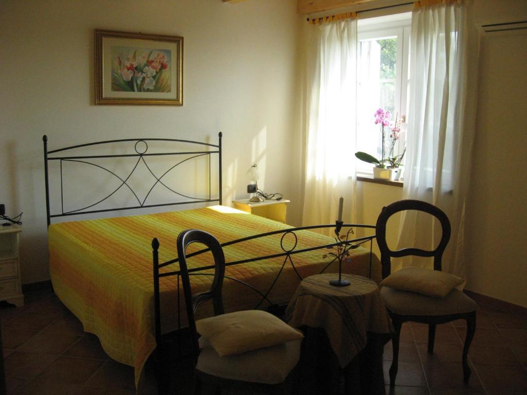 Agriturismo Cascina Serra Cossano Belbo Habitación foto