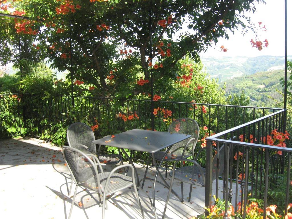 Agriturismo Cascina Serra Cossano Belbo Habitación foto